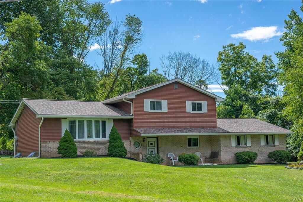 Property Photo:  55 Oak Drive  PA 18042 