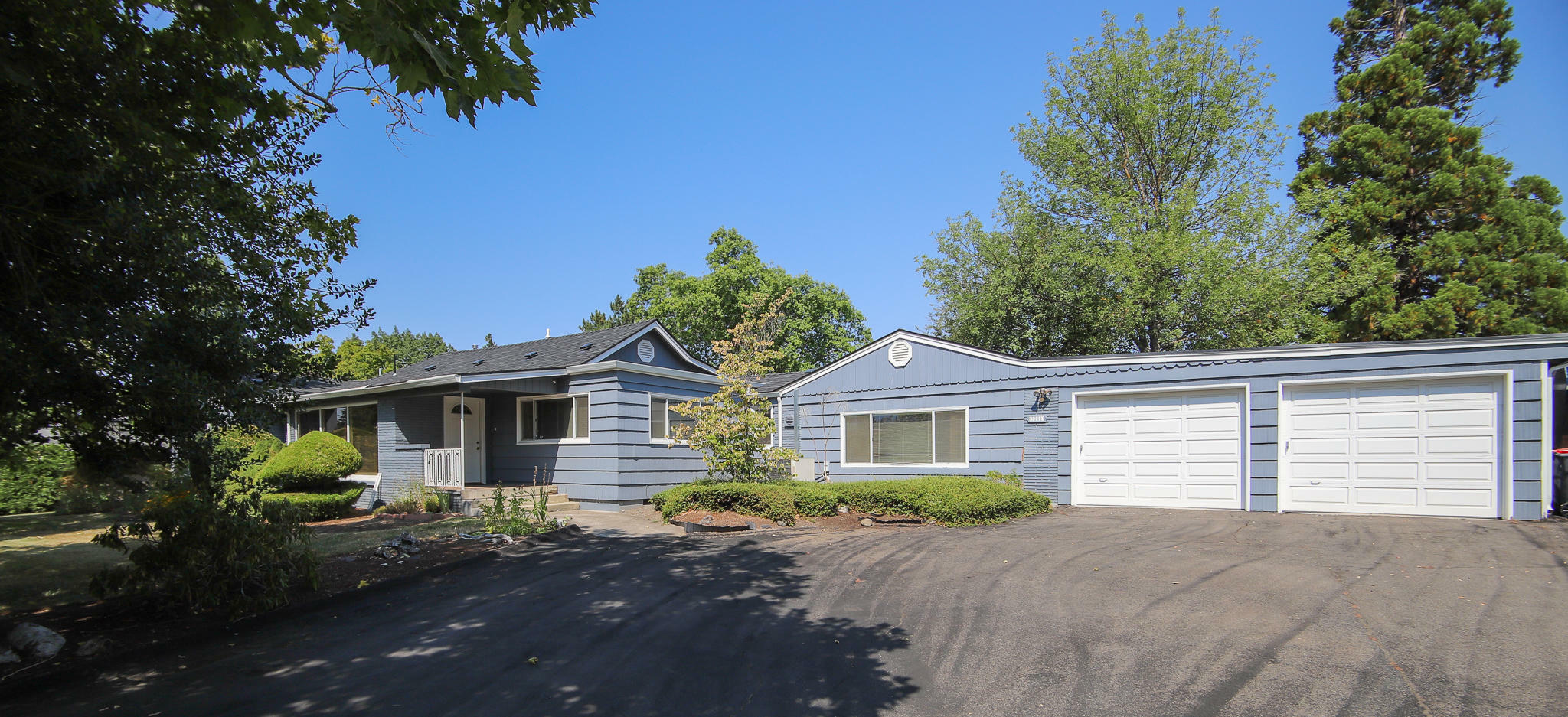 Property Photo: 3201 Caperna Drive OR 97504