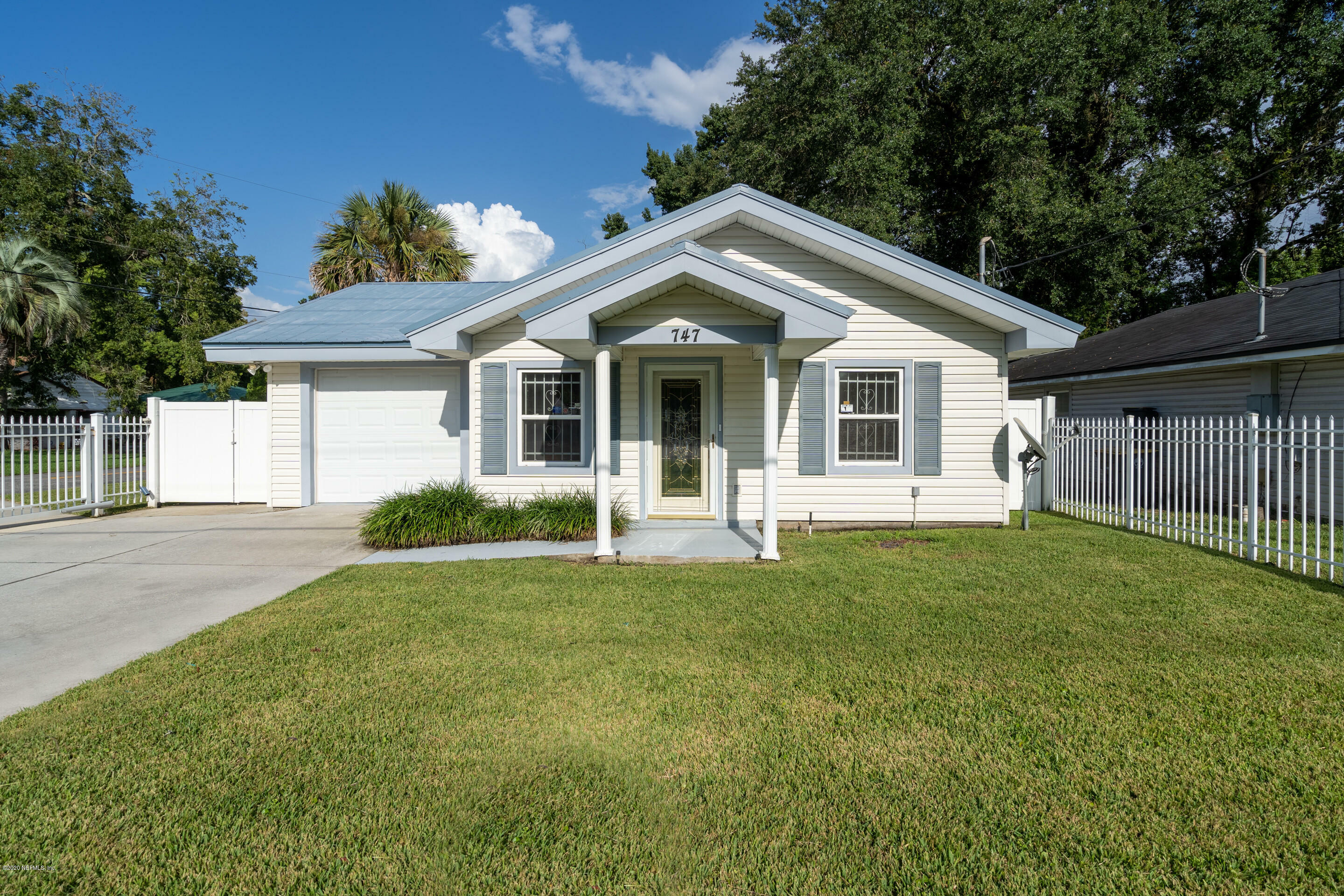 Property Photo:  747 McDuff Avenue S  FL 32205 