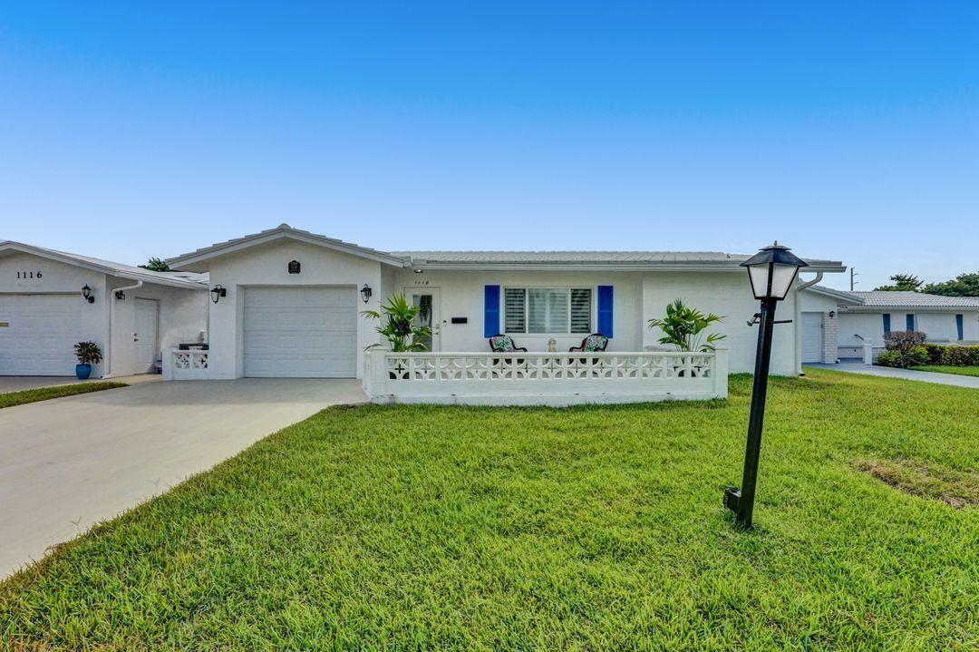 Property Photo: 1118 Florentine Way FL 33426