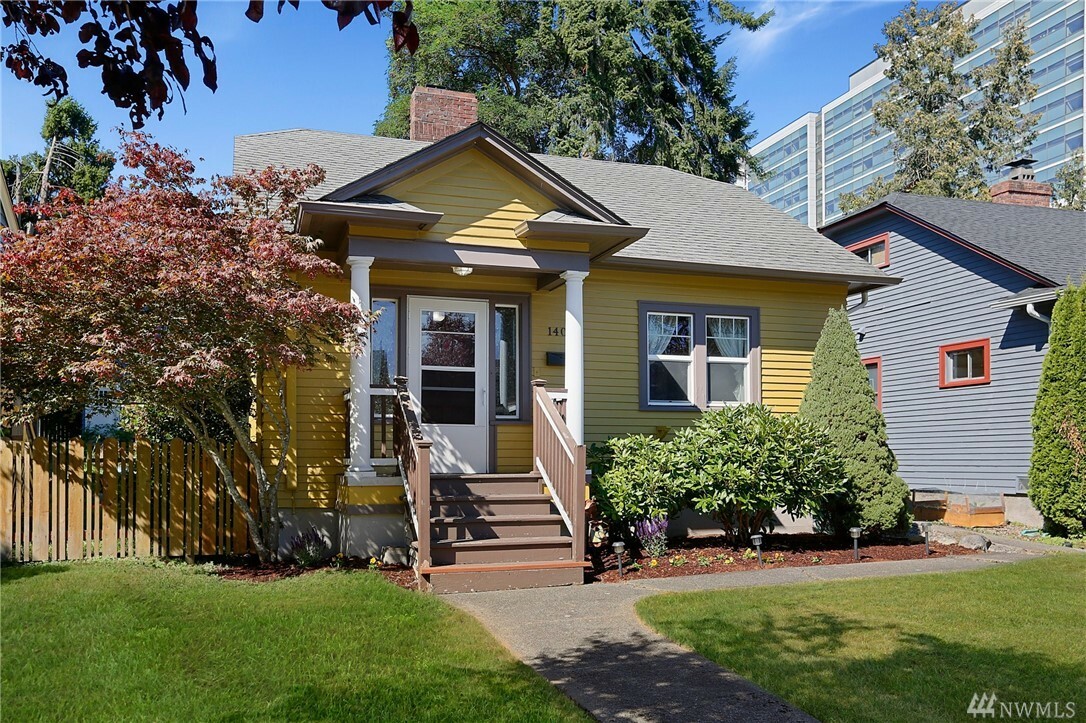 Property Photo:  1408 Oakes Ave  WA 98201 