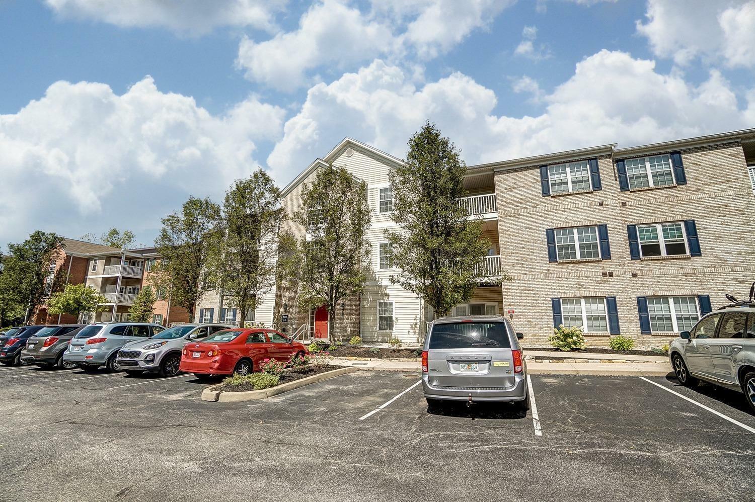 Property Photo: 5413 Michelles Oak Ct F OH 45248