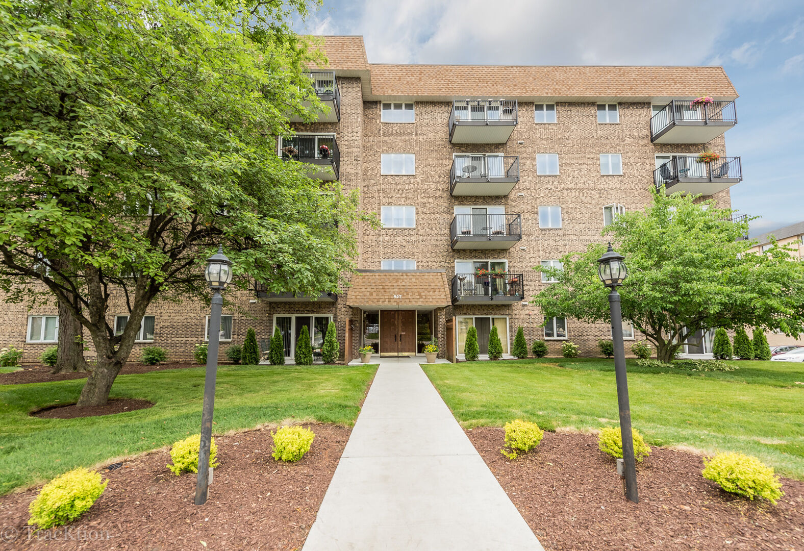 Property Photo:  907 Curtiss Street 203  IL 60515 