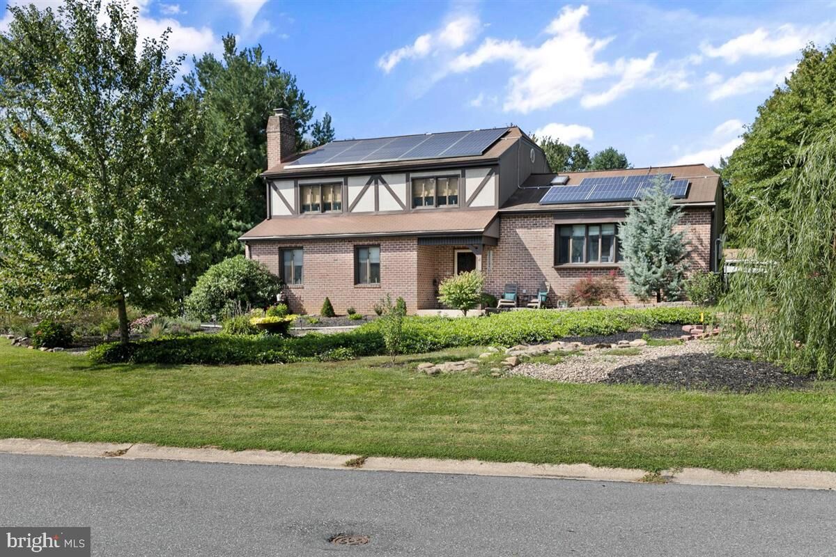 Property Photo:  2824 Fiddlers Green Road  PA 17601 