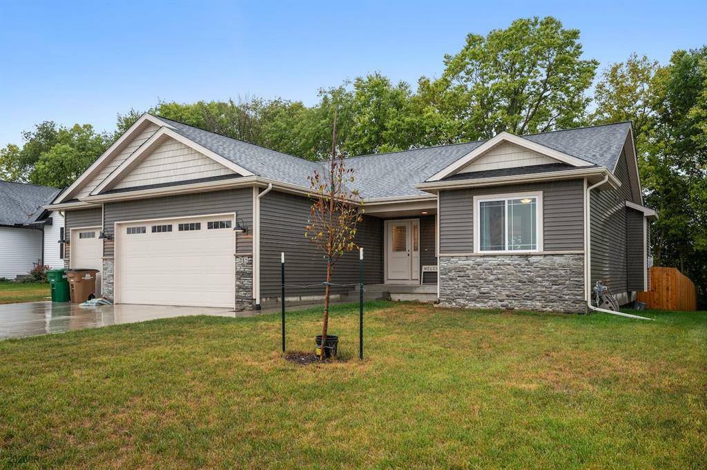 Property Photo:  215 Walnut Drive  IA 50211 