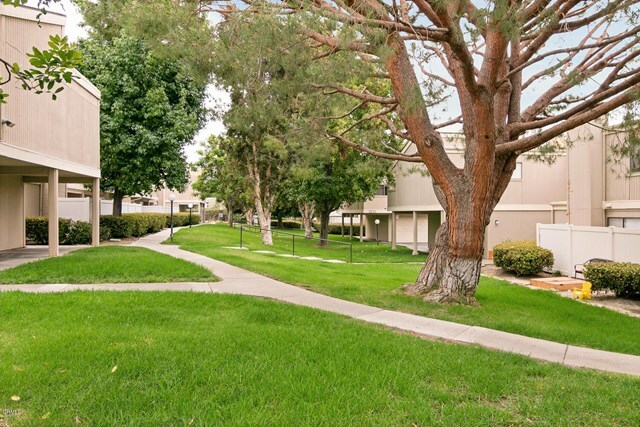 Property Photo:  1253 Seacliff Court 2  CA 93003 