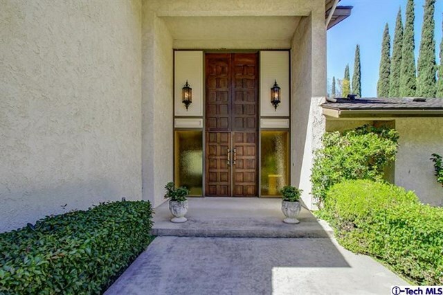 Property Photo: 2413 Midlothian Drive CA 91001