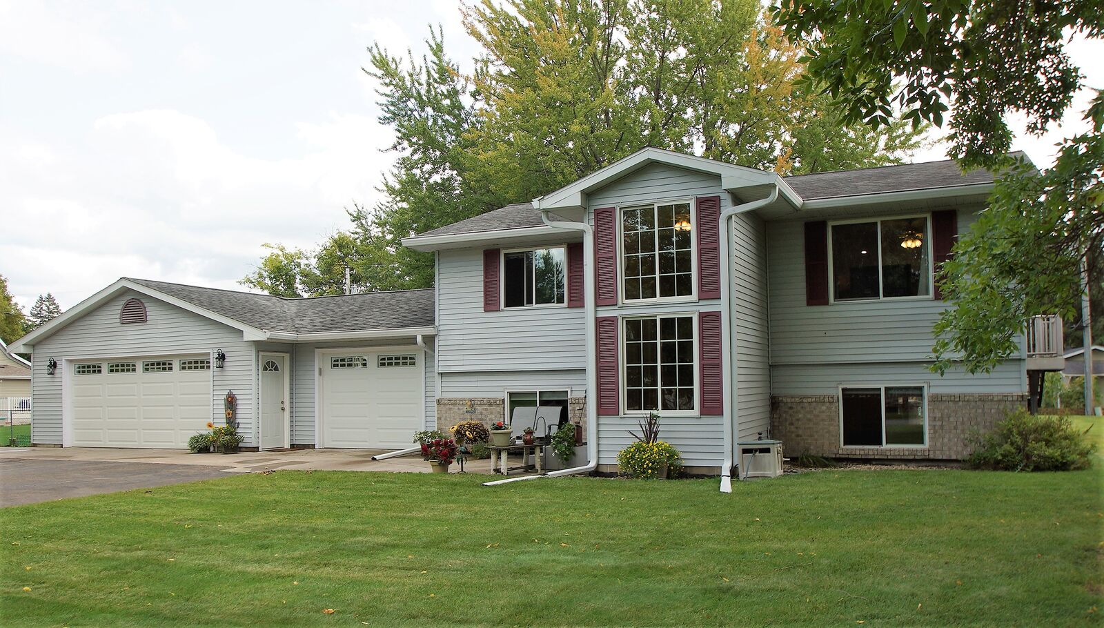 Property Photo: 720 W 2nd Street MN 55069