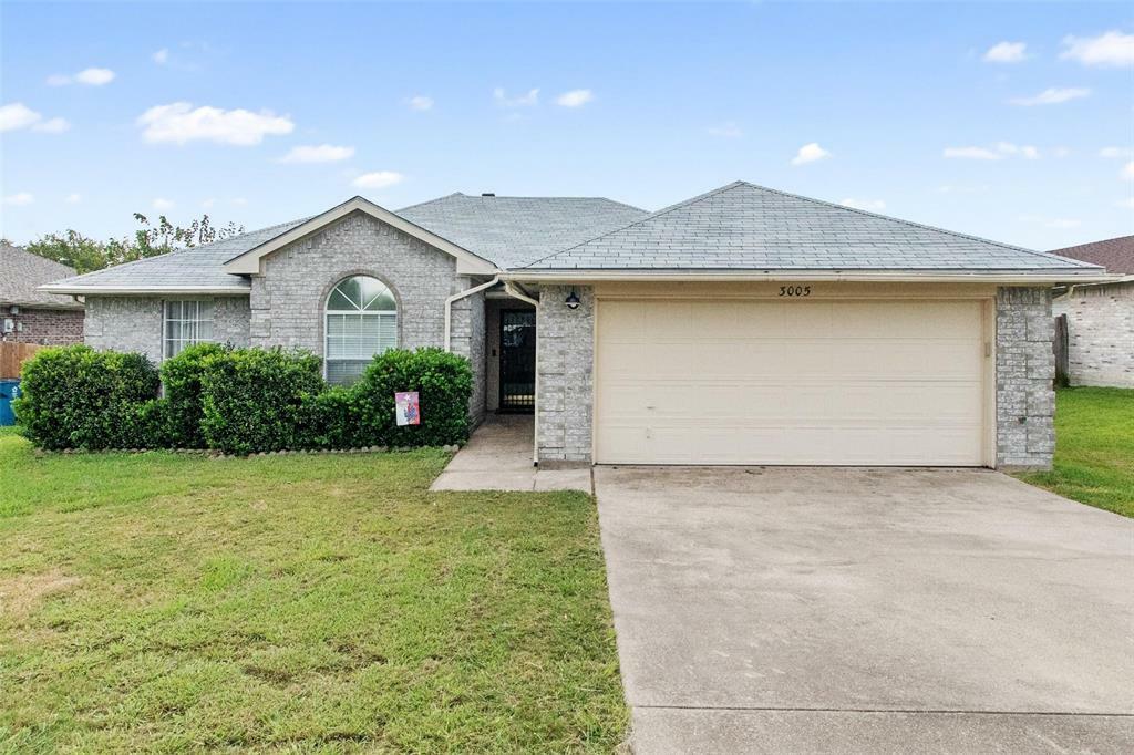 Property Photo:  3005 Hillsdale Street  TX 75110 