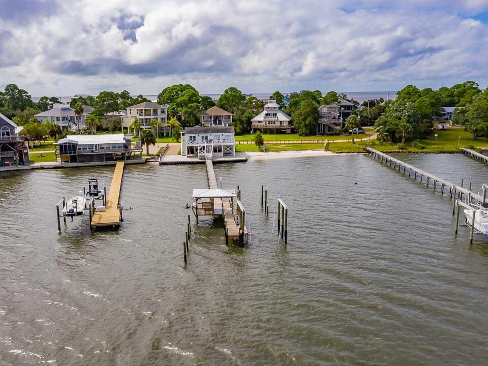 Property Photo: 1456 Bay Front Drive FL 32346