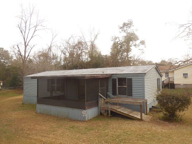 Property Photo: 24 Anderson Avenue FL 32333