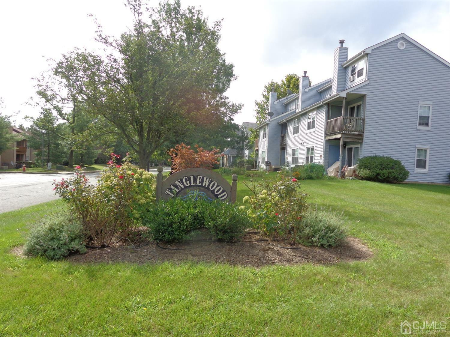 Property Photo:  2 Tanglewood Court  NJ 08852 