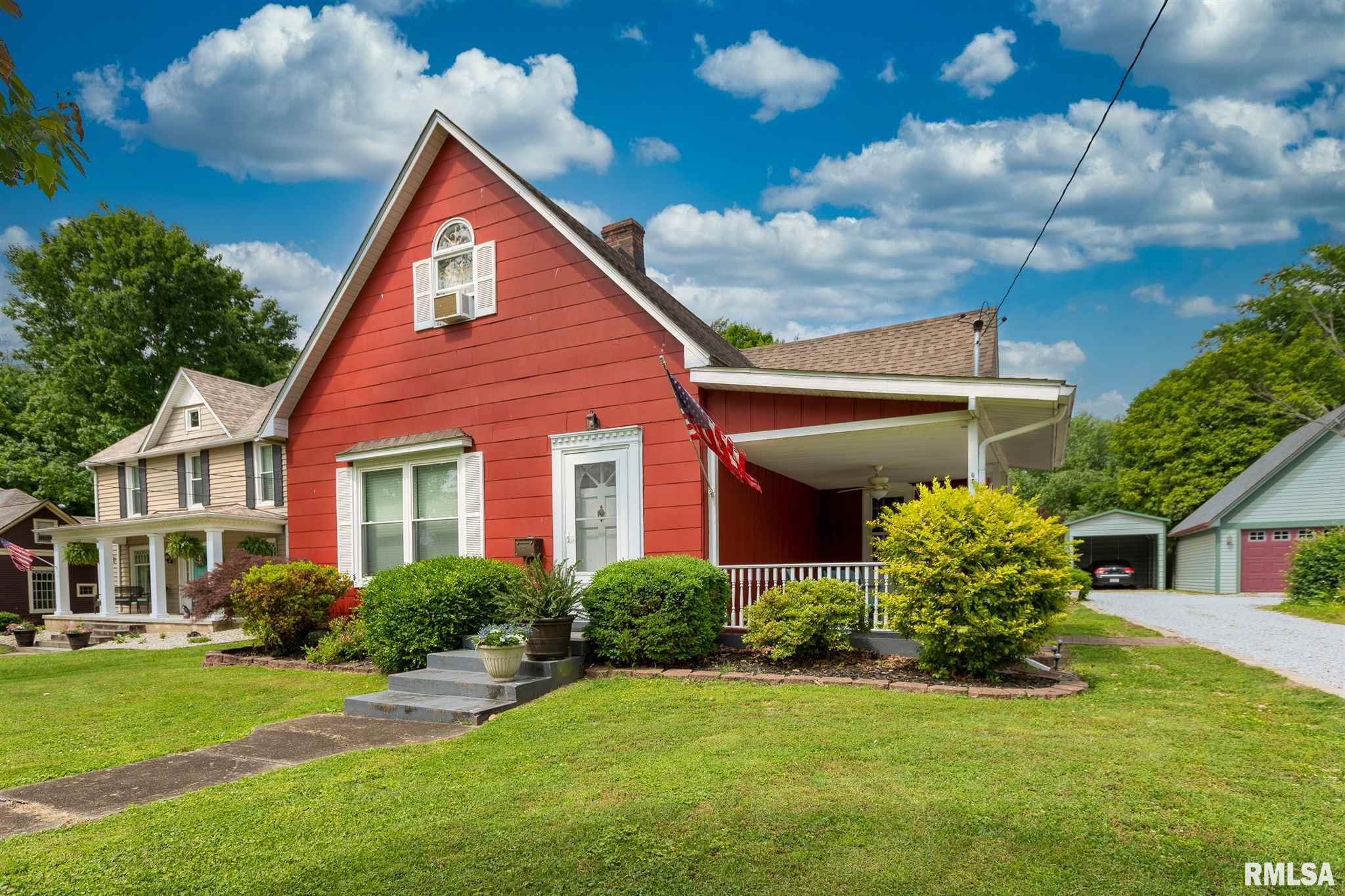 Property Photo: 520 S Market IL 62959