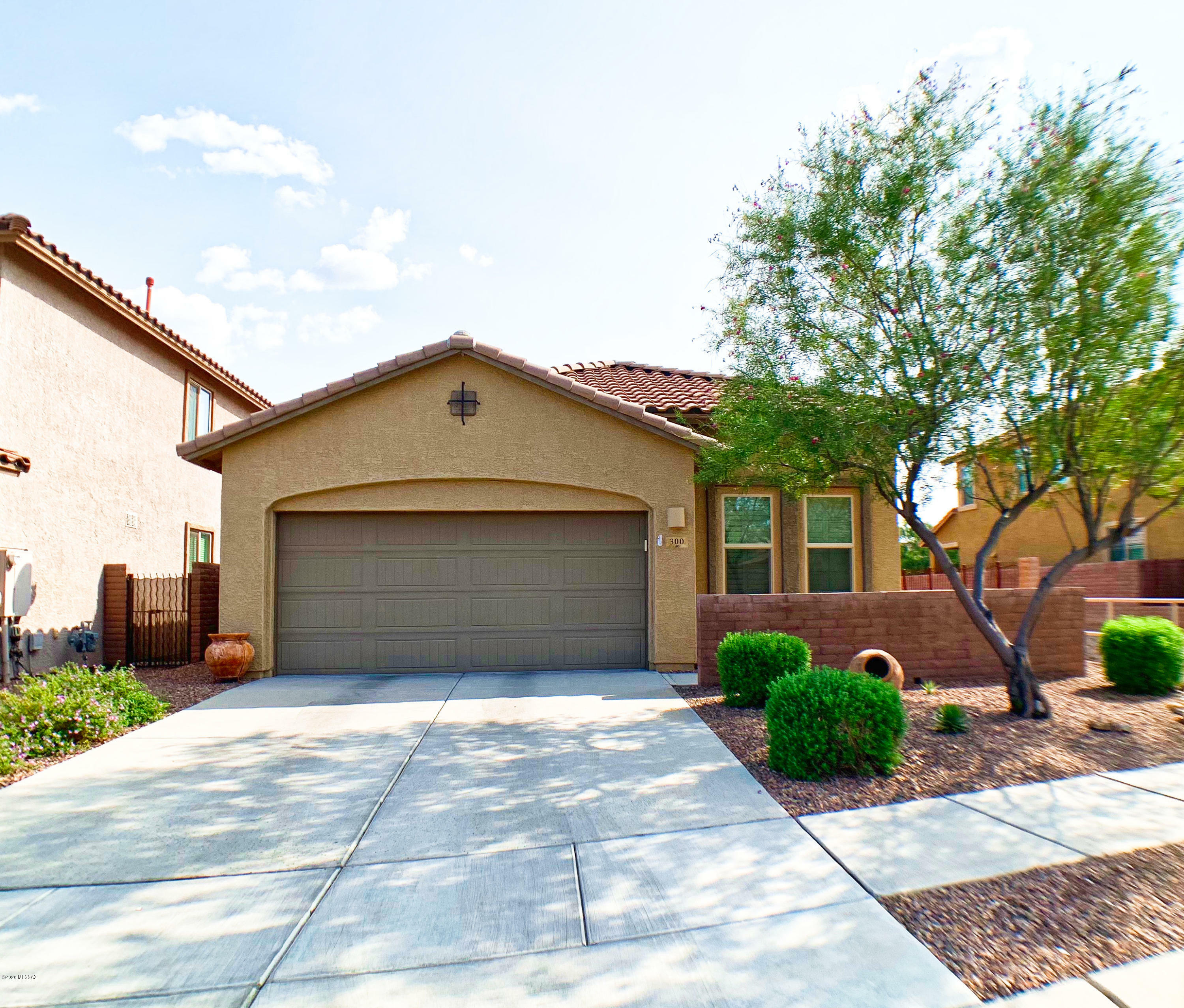 Property Photo: 300 E Painted Pottery Place AZ 85755