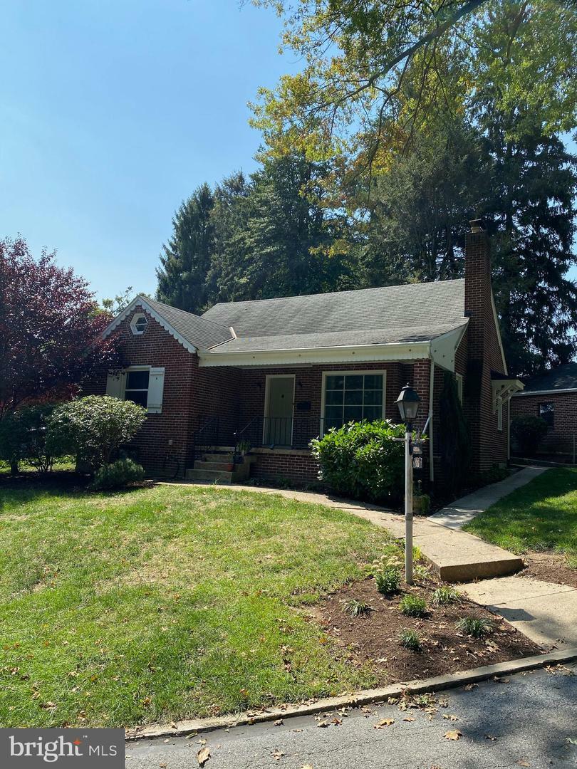 Property Photo:  126 Woodside Road  PA 17043 