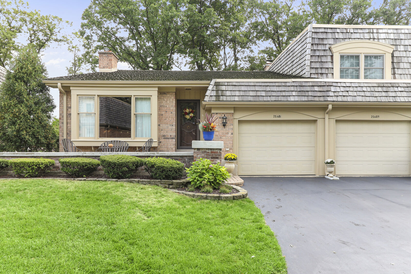 Property Photo: 2S681 Avenue Normandy W IL 60523