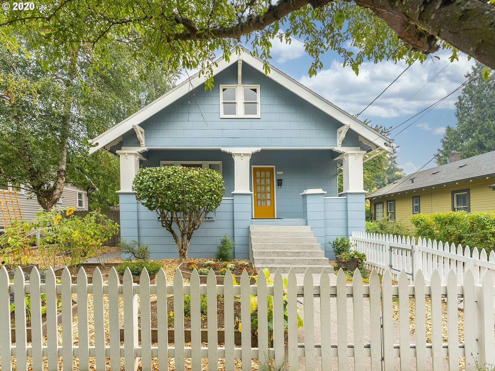 Property Photo: 1716 SE 50th Ave OR 97215