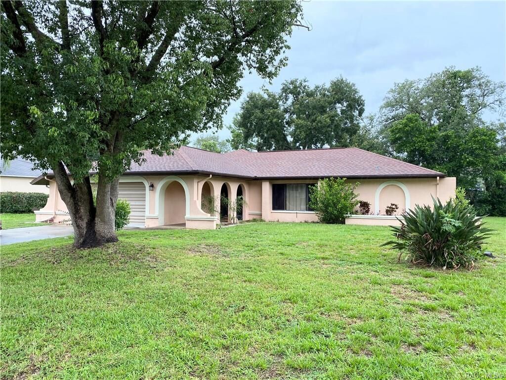 Property Photo: 2335 Waterfall Drive FL 34608