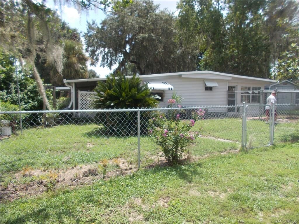 Property Photo: 3820 E Eagle Trail FL 34442