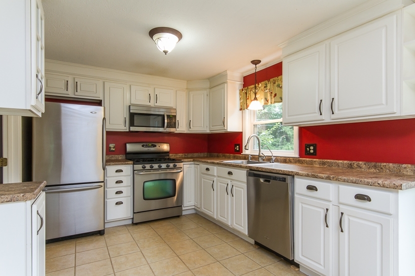 Property Photo:  19 Beaujolais Drive  NH 03062 