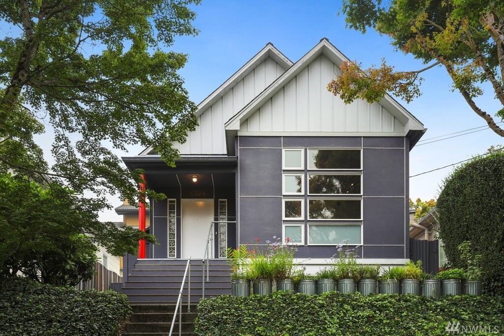 Property Photo: 2104 E Thomas Street WA 98112