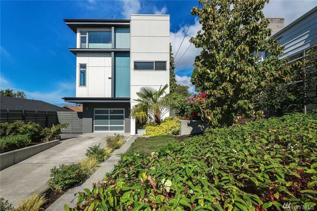 Property Photo: 3950 SW Elmgrove St WA 98136