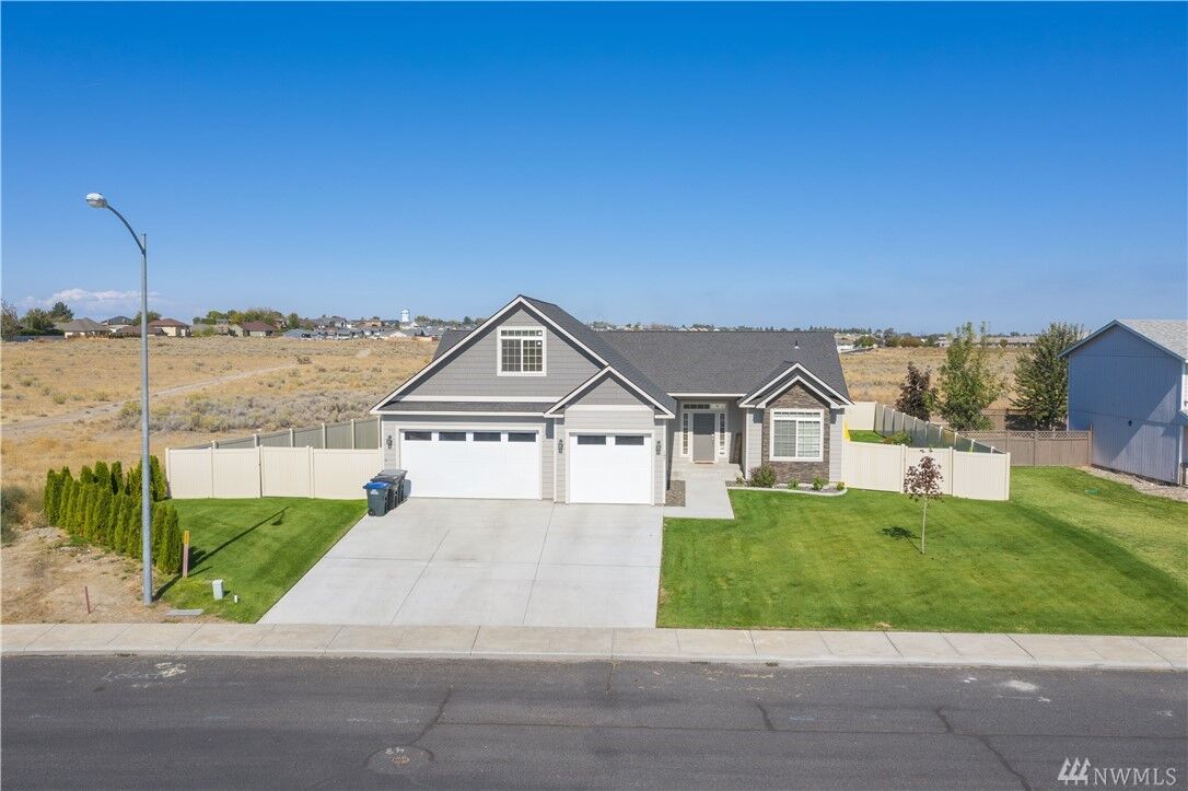 Property Photo:  197 N Crestview Drive  WA 98837 