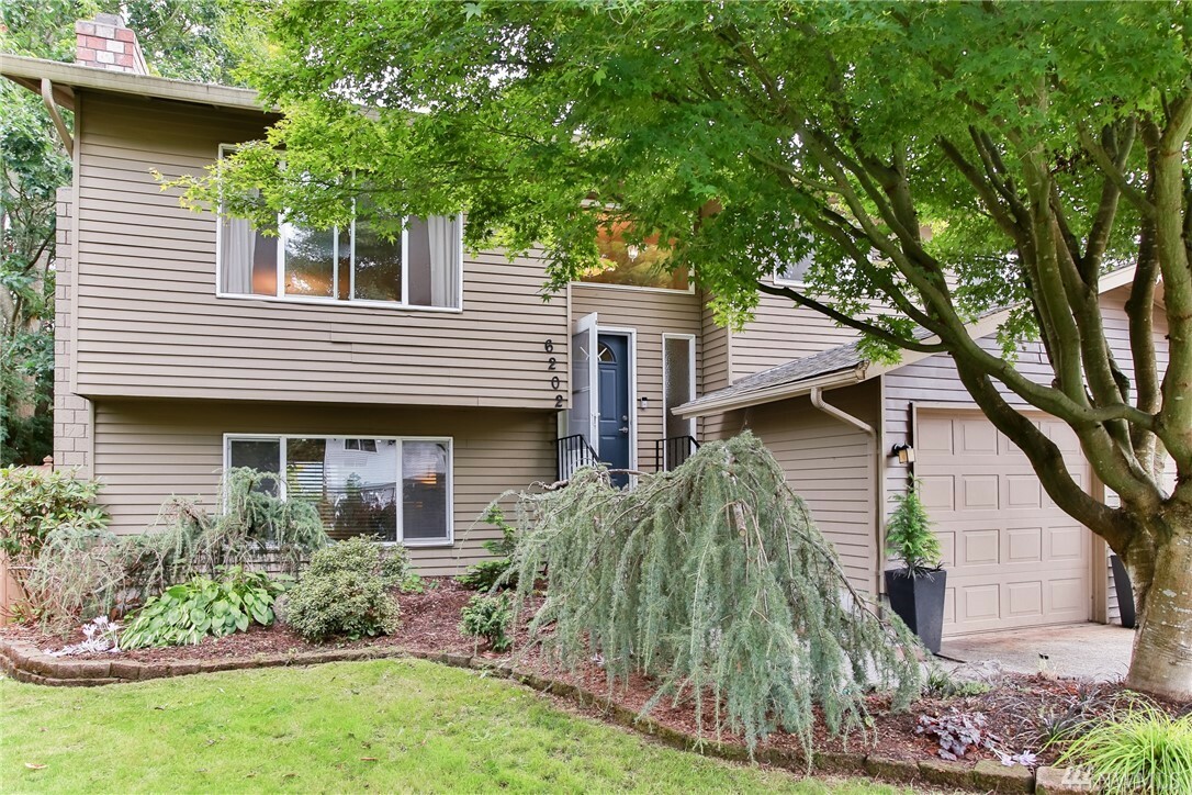 Property Photo:  6202 96th St NE  WA 98270 