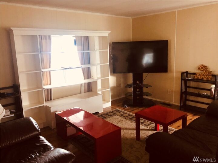 Property Photo: 15297 Oak Dr WA 98058