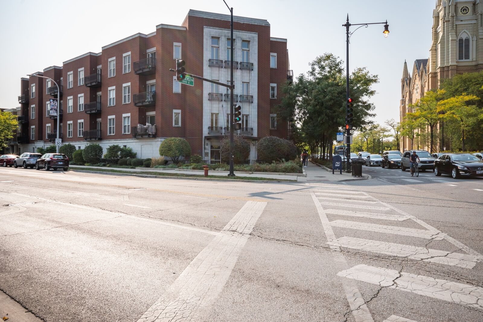 Property Photo: 1075 W Roosevelt Road 209 IL 60608