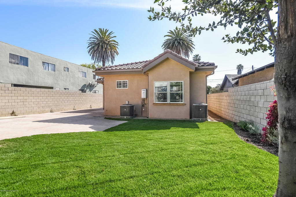 Property Photo: 877 N Oakland Avenue CA 91104