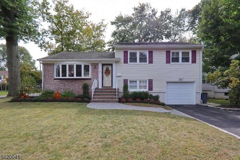 Property Photo: 24 Buckingham Rd NJ 07052
