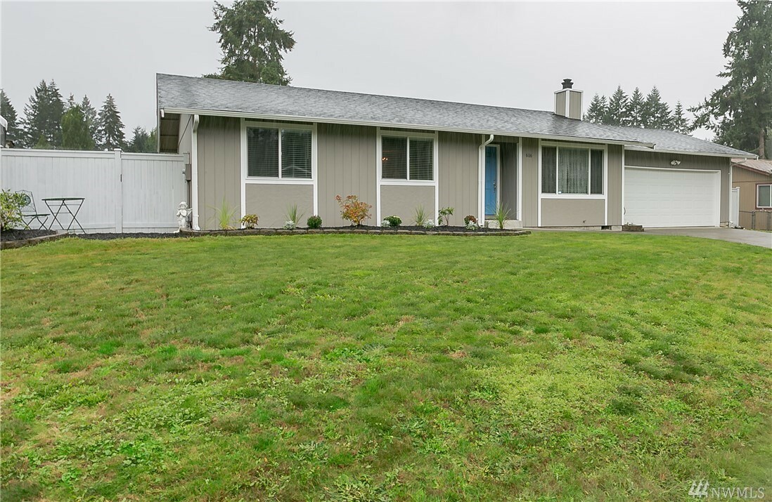 Property Photo:  616 186th St E  WA 98387 