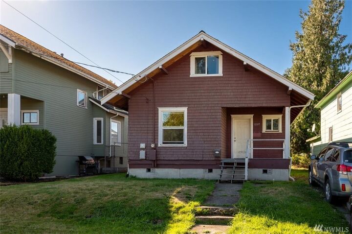 Property Photo:  1237 Grant St  WA 98225 