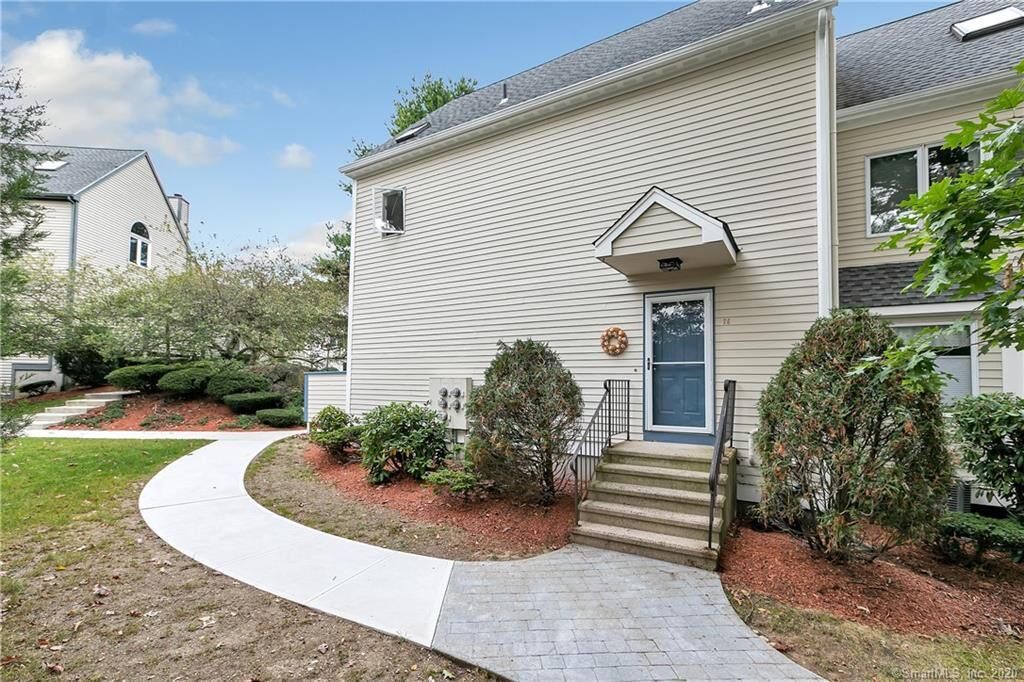 Property Photo: 76 Cedarcrest Court 76 CT 06484