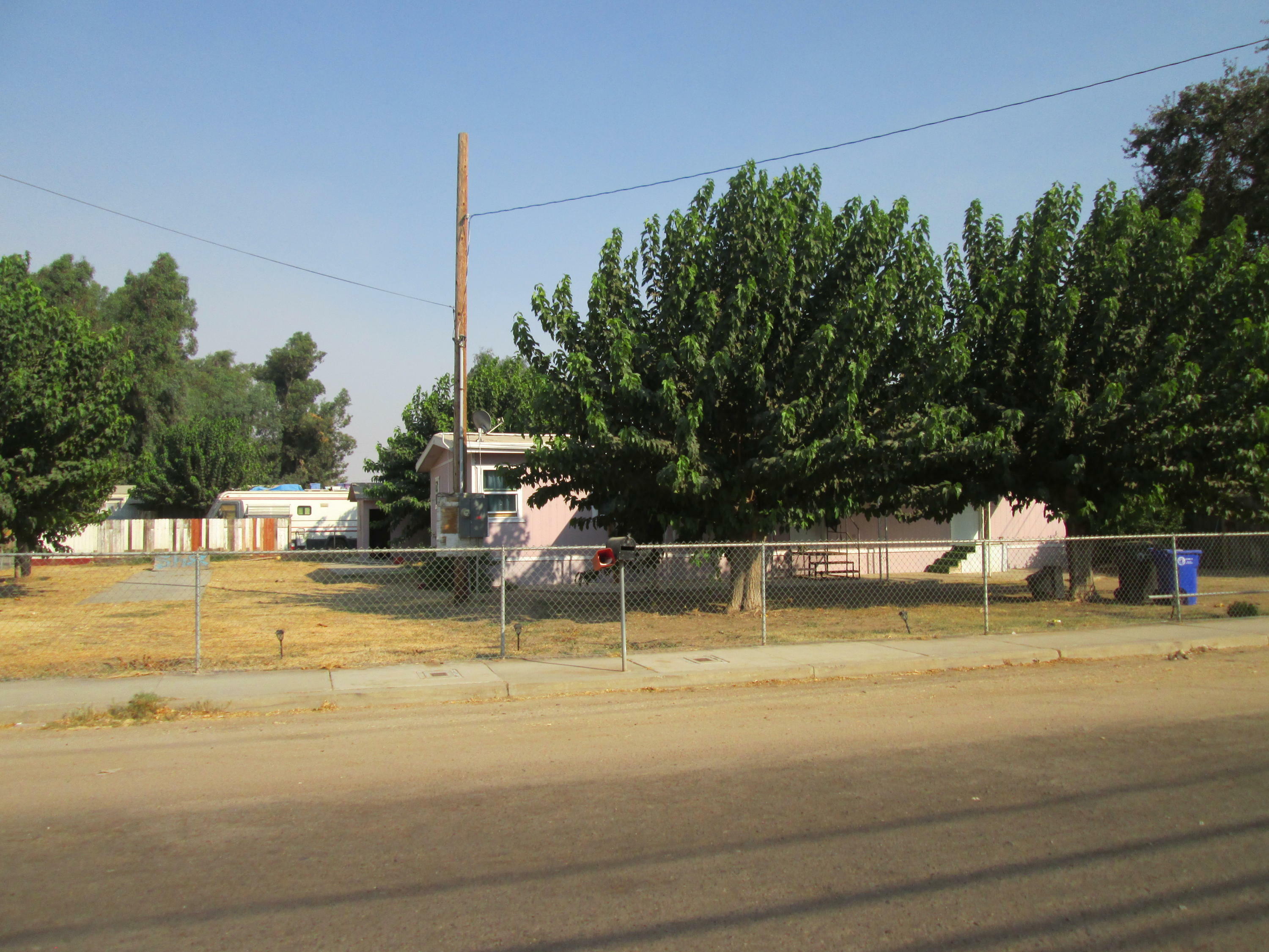 Property Photo:  950 S Wisconsin Street  CA 93257 