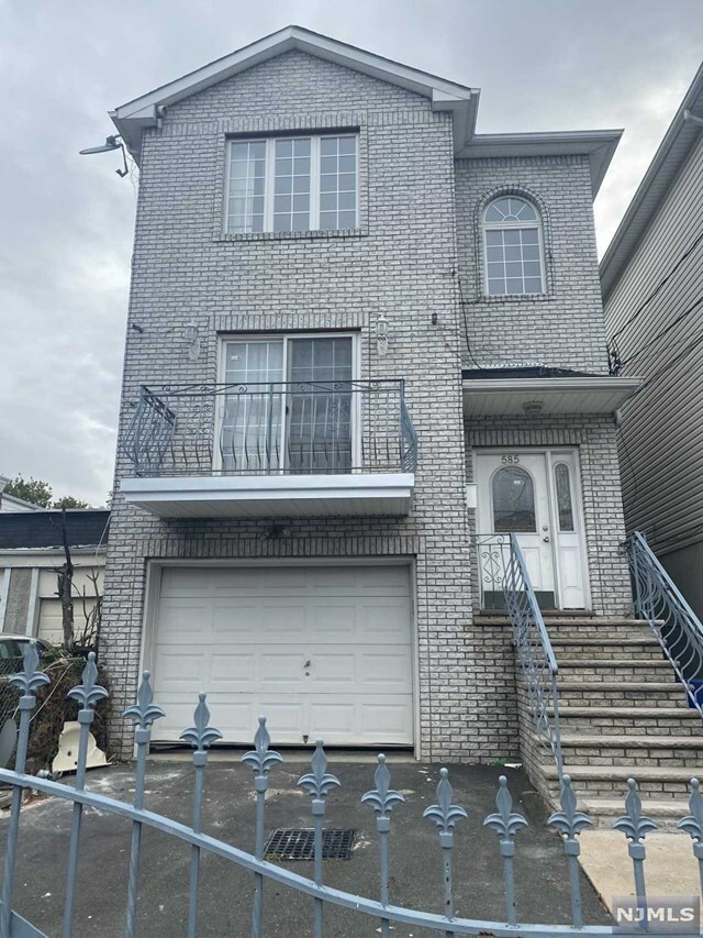 Property Photo:  585 North 9th Street  NJ 07107 