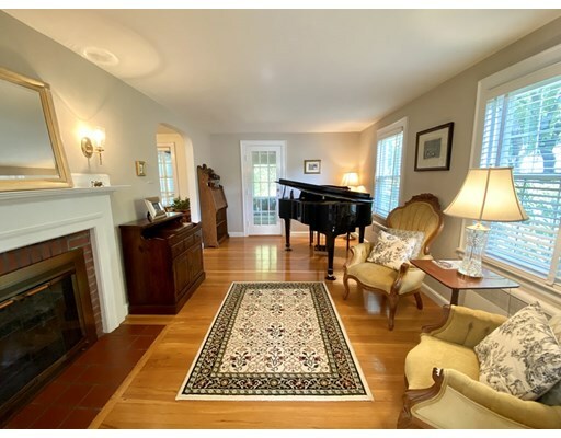 Property Photo:  10 Duxbury Rd  MA 02481 