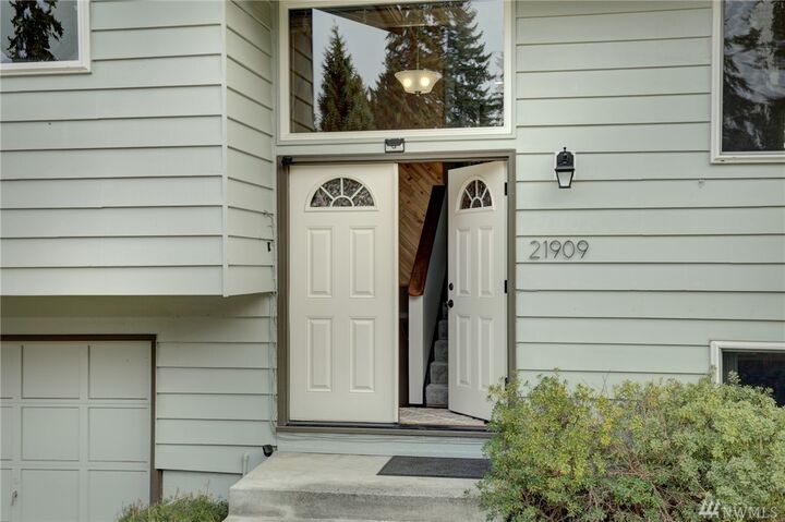 Property Photo: 21909 6th Ave W WA 98021