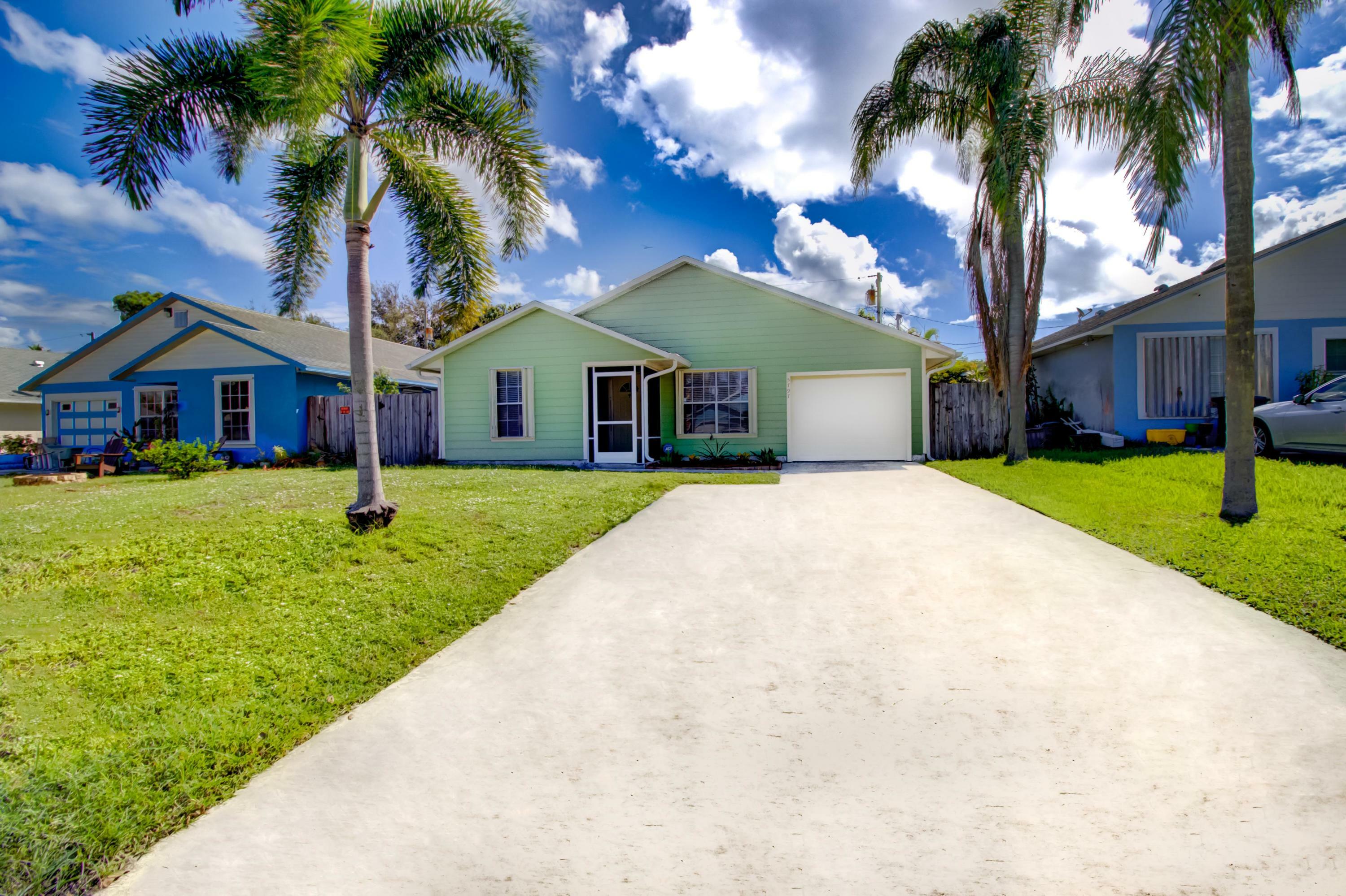 Property Photo:  5797 SE Tangerine Boulevard  FL 34997 