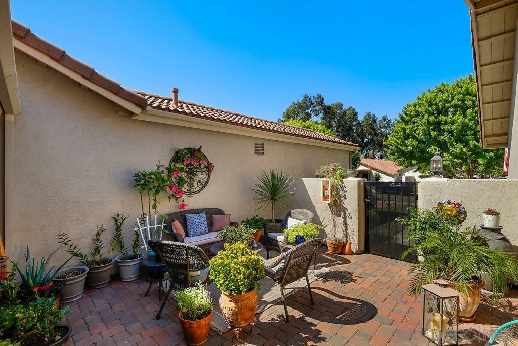 Property Photo:  17879 Avenida Alozdra  CA 92128 