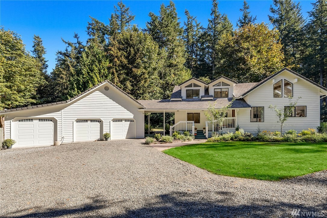 Property Photo:  9635 NE Raccoon Lane  WA 98110 