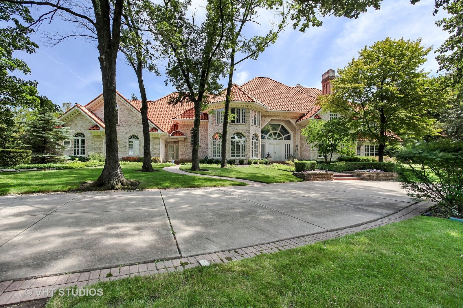 Property Photo: 911 Mount Vernon Avenue IL 60045