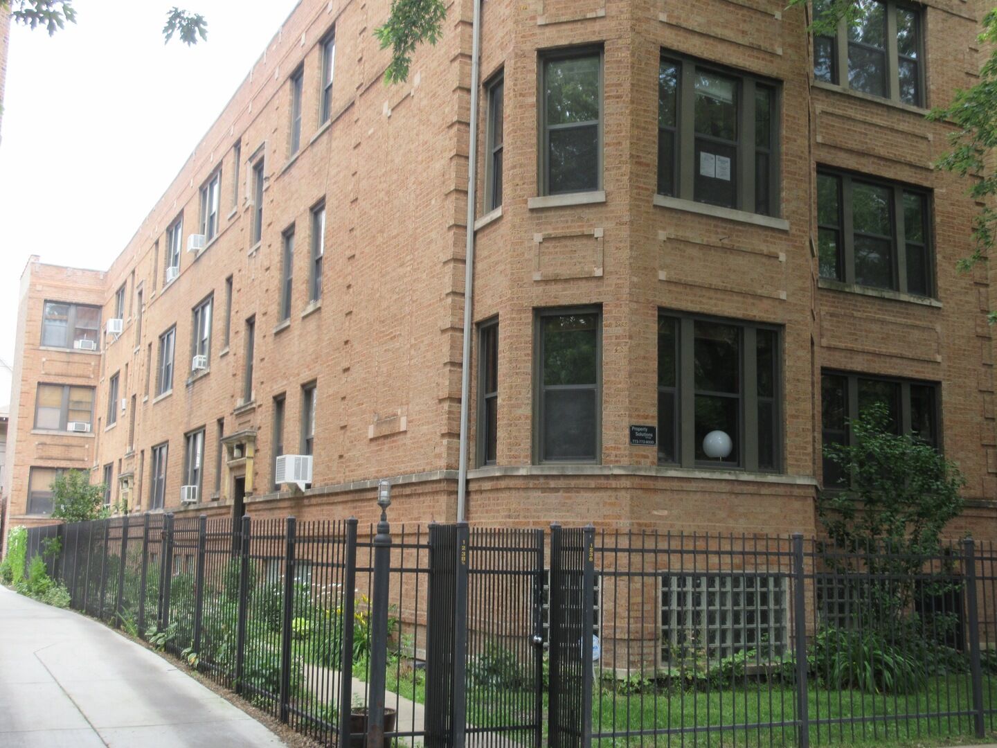 Property Photo: 1238 West Carmen Avenue 3N IL 60640