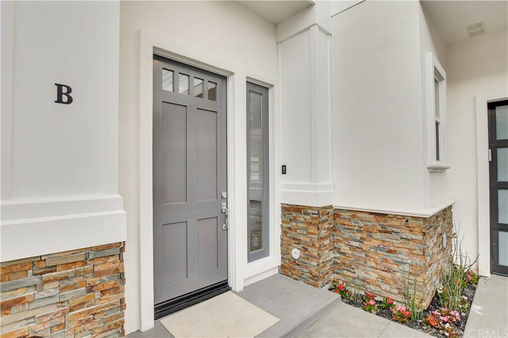 Property Photo:  2505 Huntington Lane B  CA 90278 