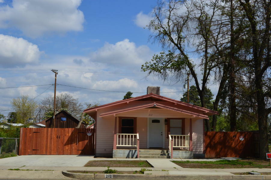 Property Photo:  212 NW 1st Avenue  CA 93291 