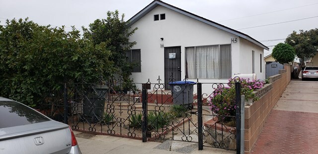 Property Photo:  111 N Roosevelt Avenue  CA 93030 