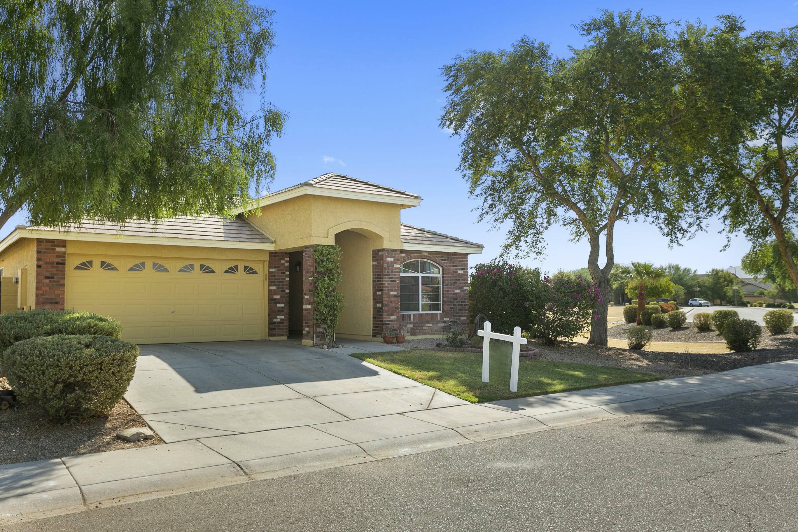 Property Photo:  5409 S 28th Drive  AZ 85041 