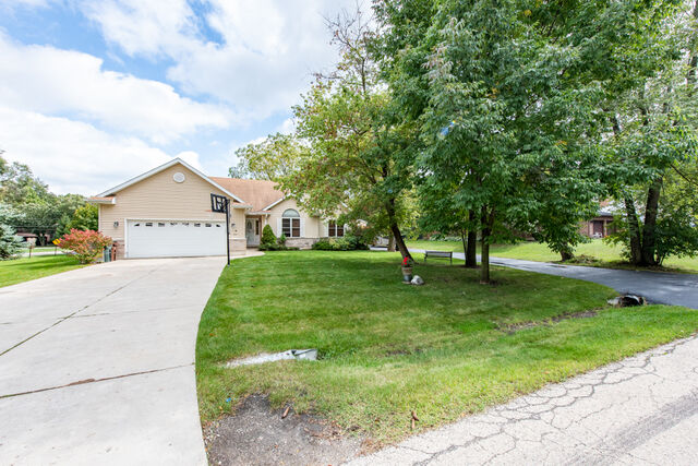 Property Photo:  401 Thompson Avenue  IL 60096 