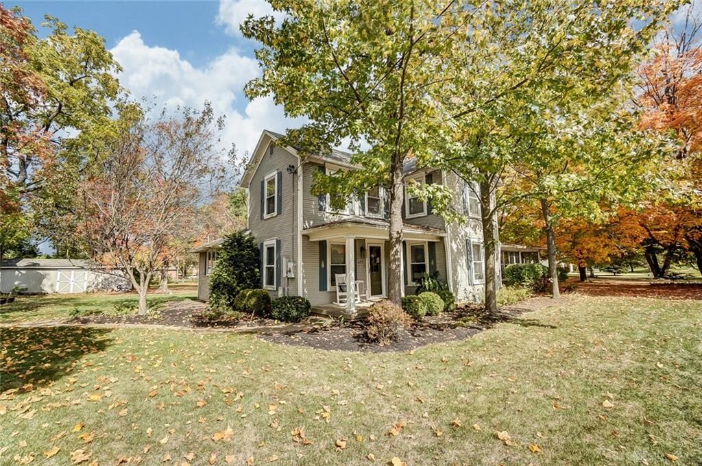 Property Photo: 645 E Social Row Road OH 45458